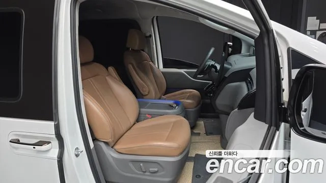 Hyundai Staria 2023 Белый из Кореи, фото 3