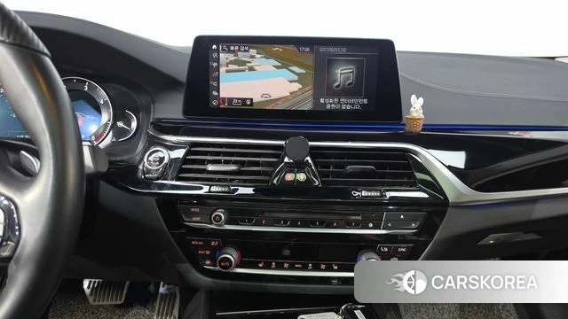 BMW 5 Series (G30) 2019 Белый из Кореи, фото 3