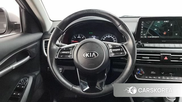 Kia Seltos 2021 Серебристо-серый из Кореи, фото 3