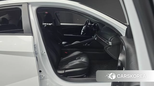 Hyundai The New Avante (CN7) 2023 Белый из Кореи, фото 3