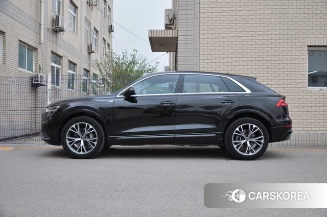 Audi Q8 2022 Черный из Китая, фото 3