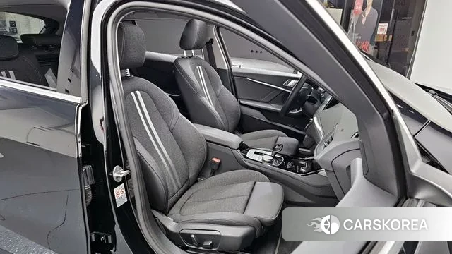 BMW 1 Series (F40) 2023 Черный из Кореи, фото 3