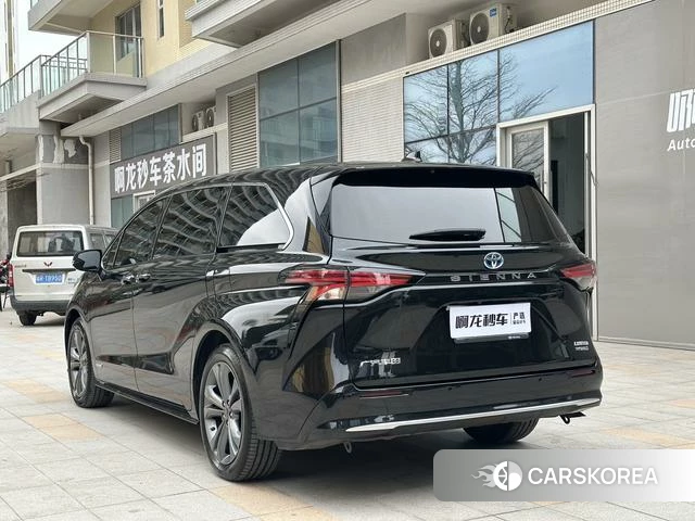Toyota Saina 2023 Черный из Китая, фото 3
