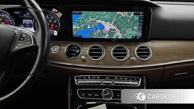Mercedes-Benz E-Class W213 2018 Черный из Кореи, фото 3