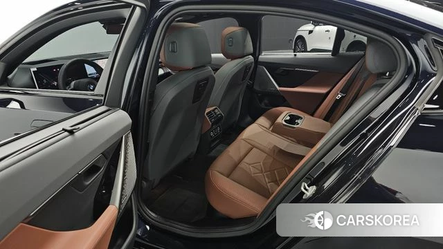BMW 5 Series (G60) 2026 Черный из Кореи, фото 3