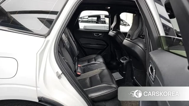 Volvo XC60 second Generation 2021 Белый из Кореи, фото 3