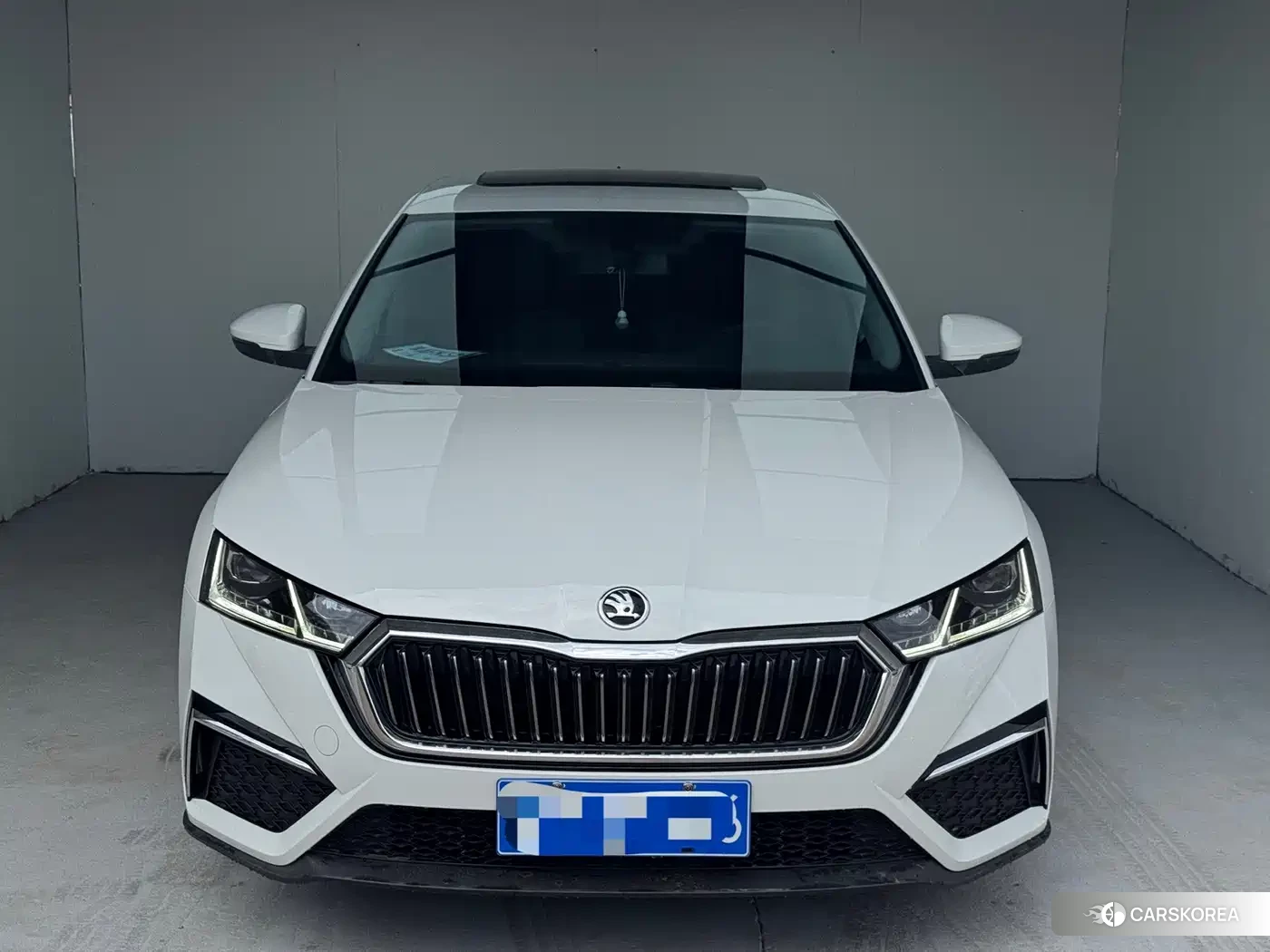 Skoda Octavia 2023 Белый из Китая, фото 3