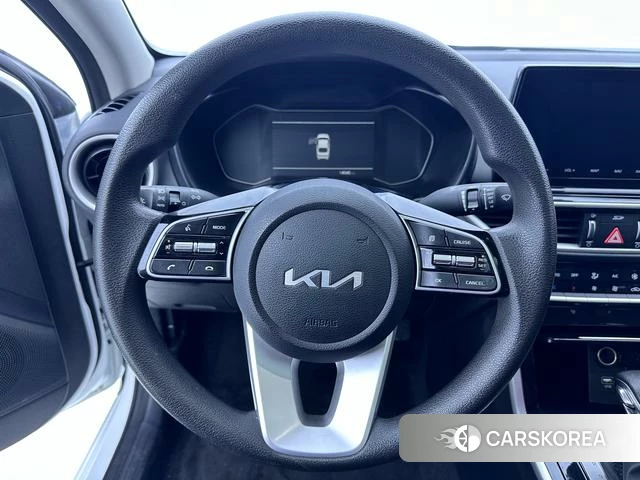 Kia K3 2023 Белый из Китая, фото 3