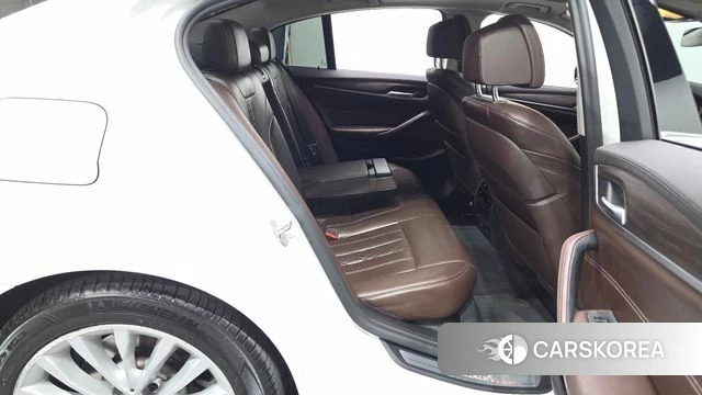 BMW 5 Series (G30) 2018 Белый из Кореи, фото 3