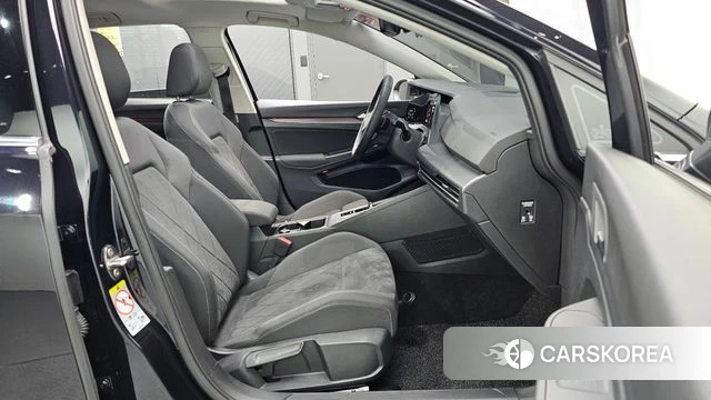 Volkswagen Golf 8th Generation 2022 Черный из Кореи, фото 3