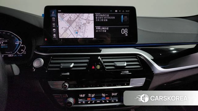 BMW 5 Series (G30) 2022 Серебристо-серый из Кореи, фото 3