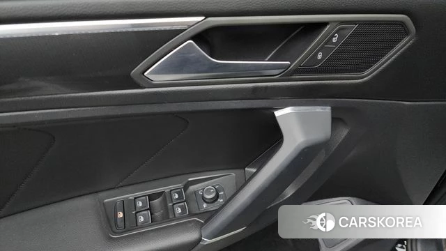 Volkswagen Tiguan Allspace 2020 Черный из Кореи, фото 3