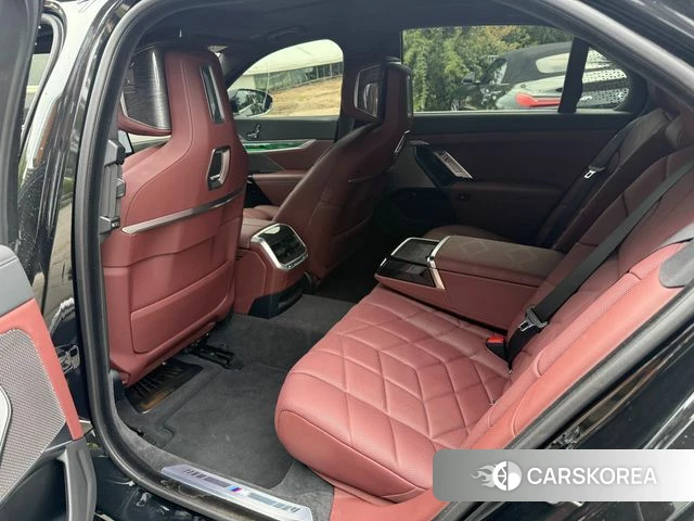 BMW 7 Series (G70) 2025 Черный из Кореи, фото 3
