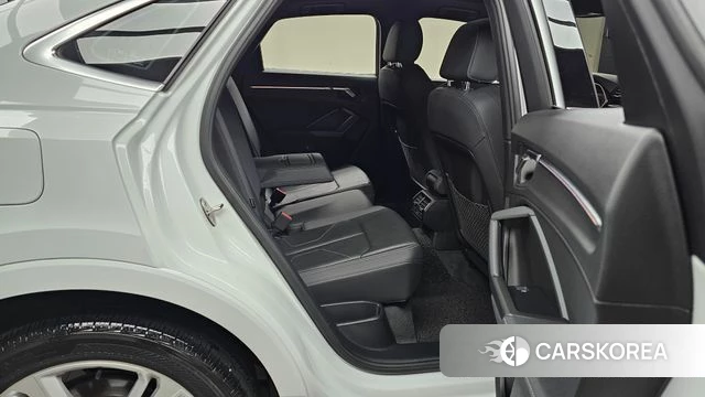 Audi Q3 (F3) 2020 Белый из Кореи, фото 3