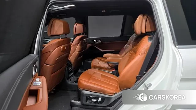 BMW X7 (G07) 2023 Белый из Кореи, фото 3