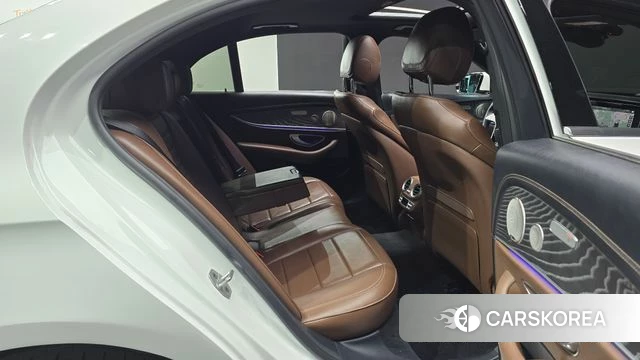 Mercedes-Benz E-Class W213 2023 Белый из Кореи, фото 3