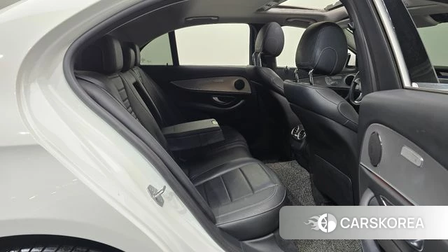 Mercedes-Benz E-Class W213 2018 Белый из Кореи, фото 3