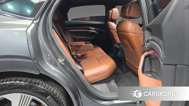 Audi e-Tron 2022 Серый из Кореи, фото 3