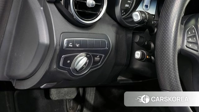 Mercedes-Benz C-Class W205 2018 Белый из Кореи, фото 3