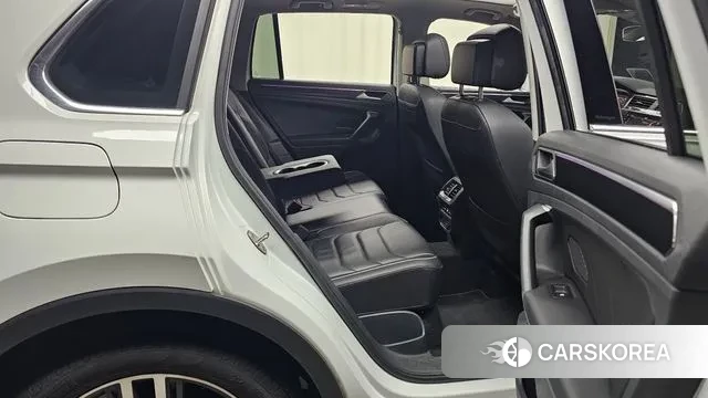 Volkswagen Tiguan second Generation 2022 Белый из Кореи, фото 3