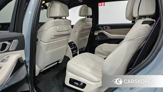 BMW X7 (G07) 2025 Серебристо-серый из Кореи, фото 3