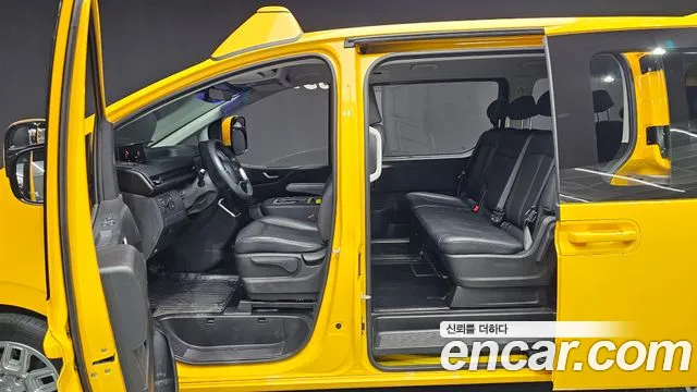 Hyundai Staria 2023 Желтый из Кореи, фото 3