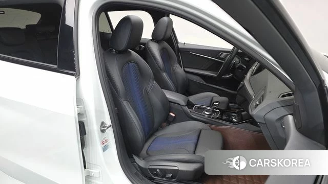 BMW 1 Series (F40) 2023 Белый из Кореи, фото 3