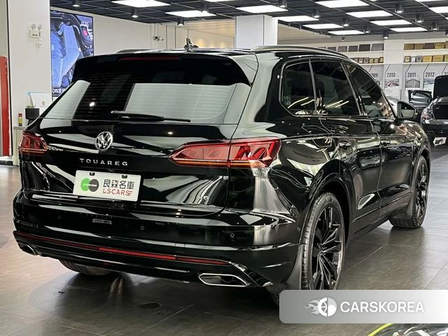 Volkswagen Touareg 2022 Черный из Китая, фото 3