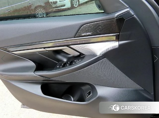 BMW 5 Series (G60) 2025 Черный из Кореи, фото 3