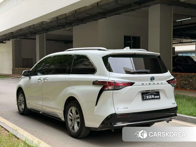 Toyota Saina 2023 Белый из Китая, фото 3