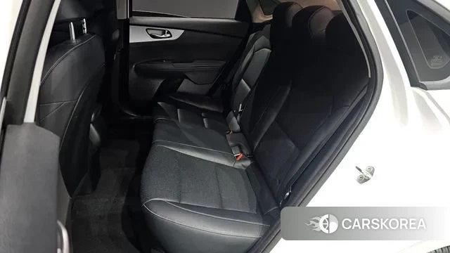 Kia The New K3 2nd generation 2021 Белый из Кореи, фото 3