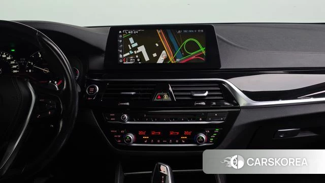 BMW 5 Series (G30) 2018 Серебряный из Кореи, фото 3