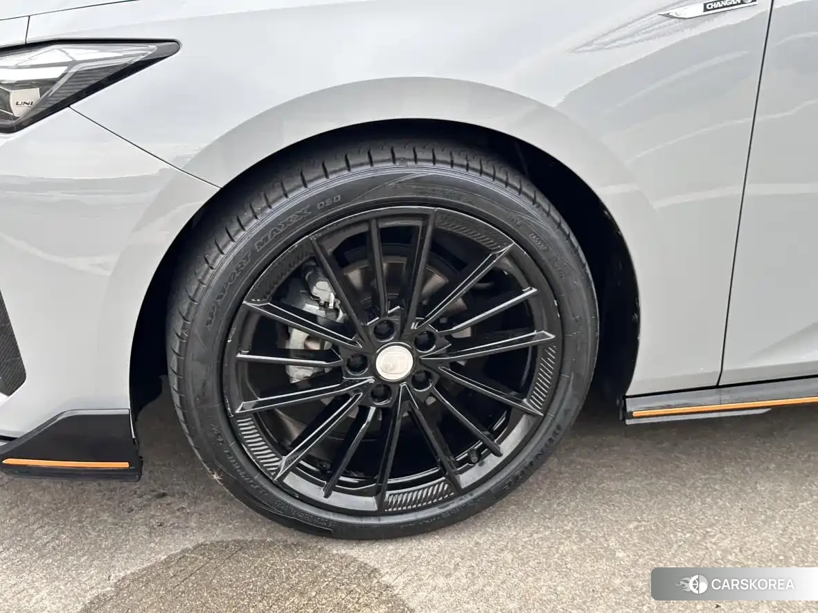 Chang'an UNI-V 2023 Silver/gray из Китая, фото 3
