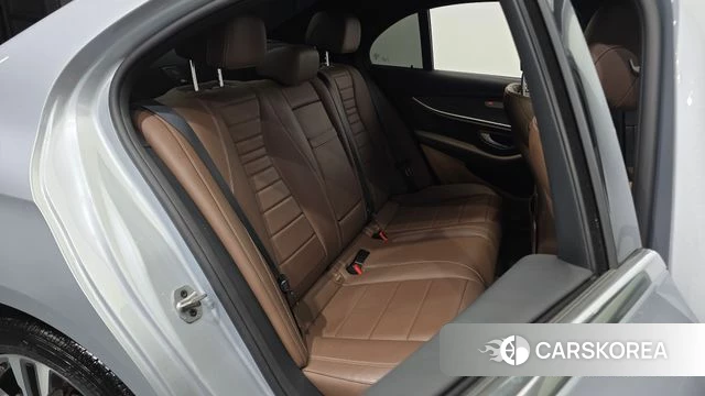 Mercedes-Benz E-Class W213 2022 Серебряный из Кореи, фото 3