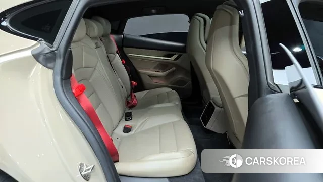 Porsche Taycan 2021 Жемчужный цвет из Кореи, фото 3