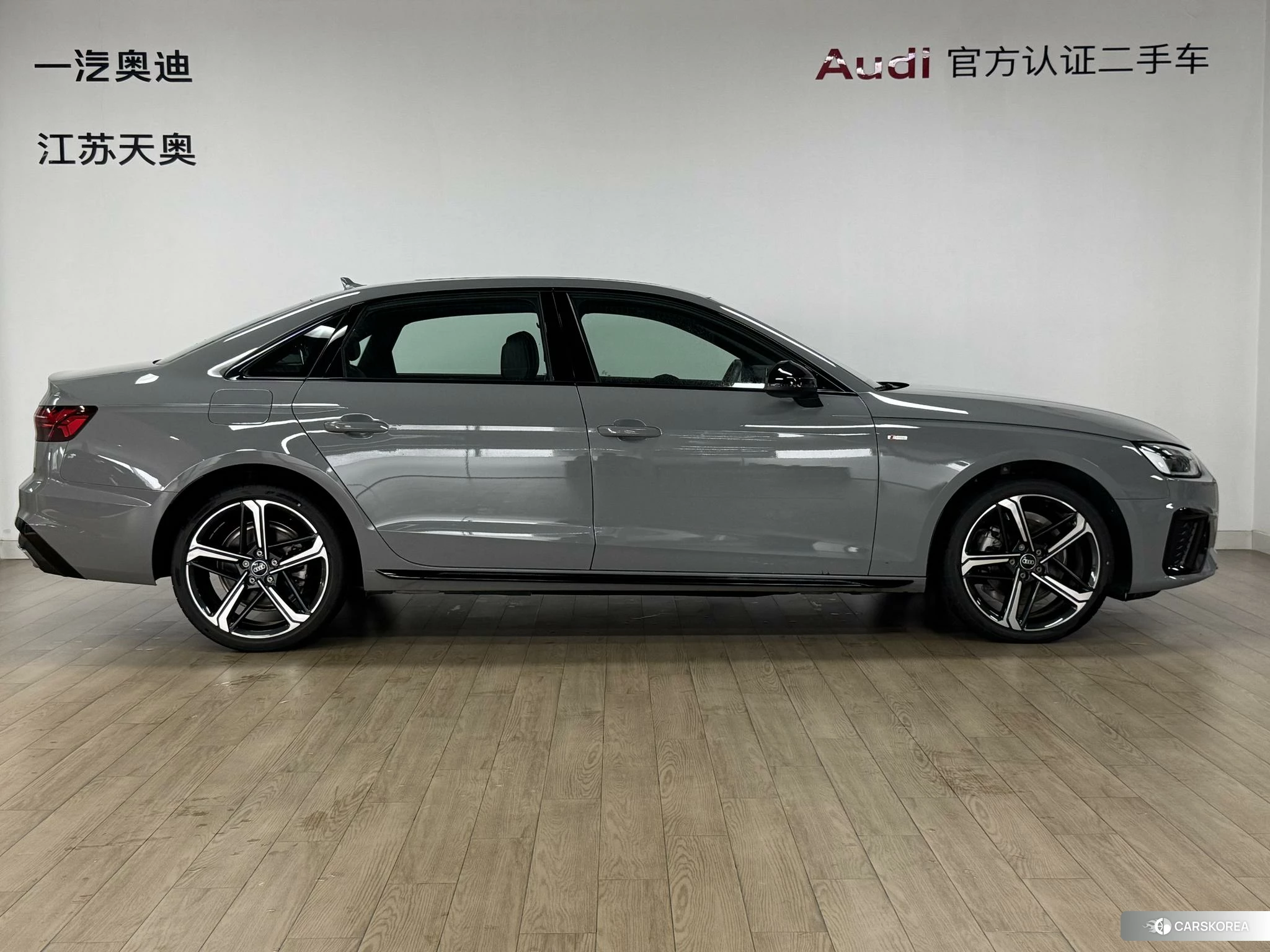 Audi A4L 2023 Темно-серый из Китая, фото 3