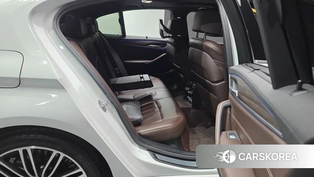 BMW 5 Series (G30) 2019 Белый из Кореи, фото 3