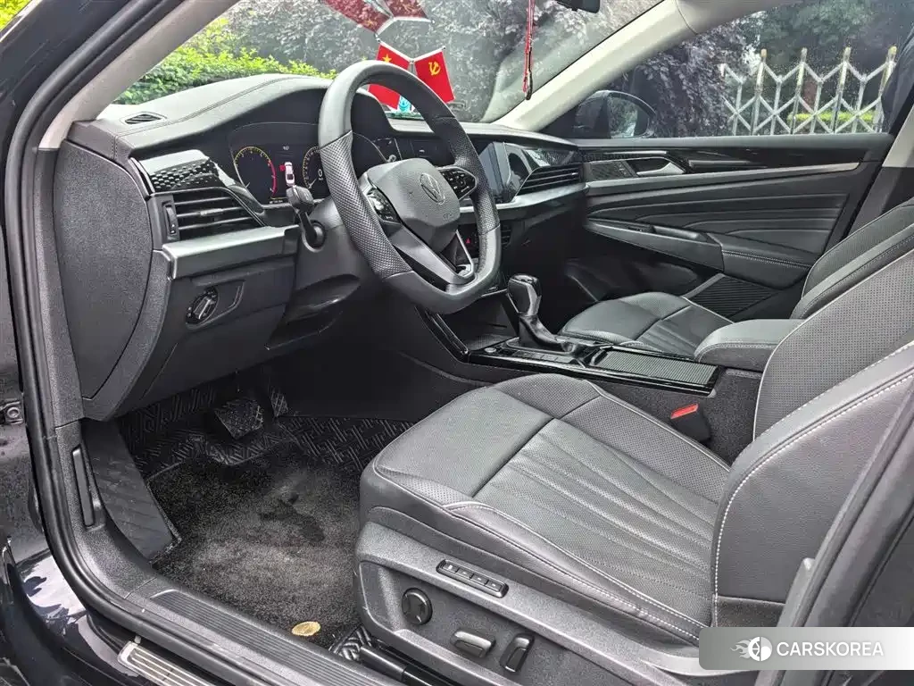 Volkswagen Passat 2024 Черный из Китая, фото 3
