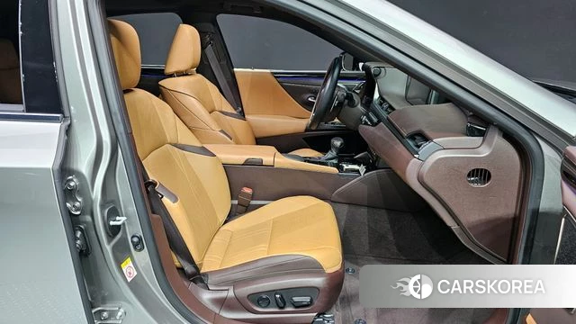 Lexus ES300h 7th generation 2019 Песочный из Кореи, фото 3