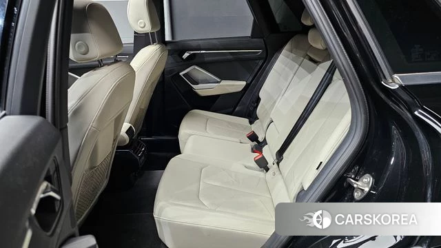 Audi Q3 (F3) 2023 Черный из Кореи, фото 3