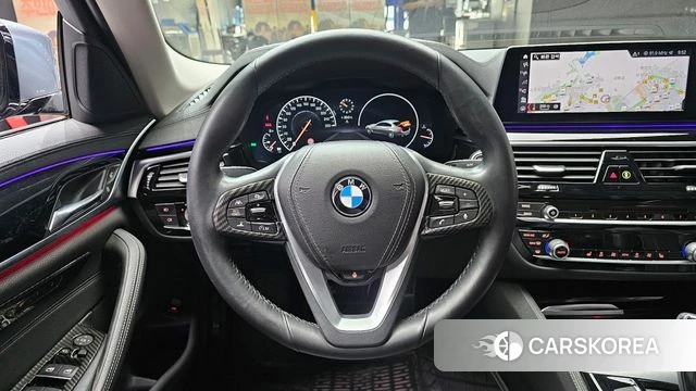 BMW 5 Series (G30) 2019 Серебристо-серый из Кореи, фото 3