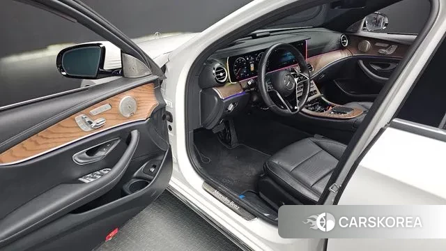 Mercedes-Benz E-Class W213 2023 Белый из Кореи, фото 3