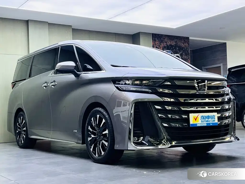 Toyota Vellfire 2025 Silver/gray из Китая, фото 3