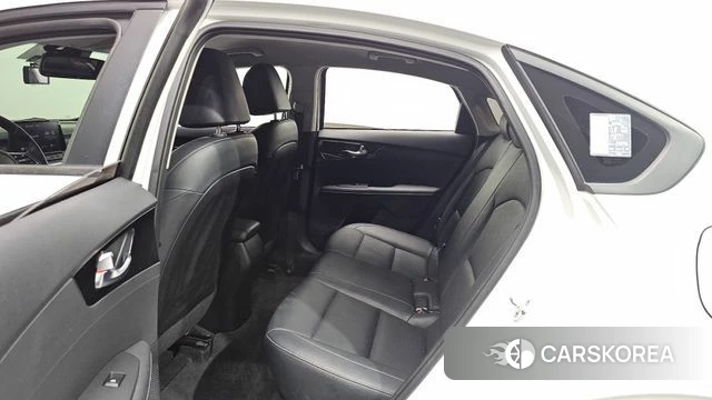 Kia The New K3 2nd generation 2022 Белый из Кореи, фото 3