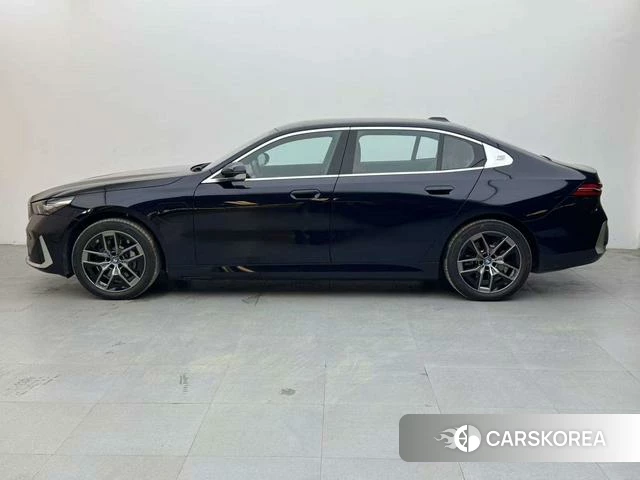 BMW i5 2024 Черный из Китая, фото 3