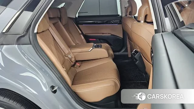 Hyundai Grandeur Hybrid (GN7) 2023 Светло-серебряный цвет из Кореи, фото 3