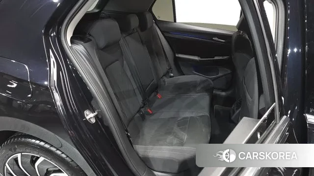 Volkswagen Golf 8th Generation 2024 Черный из Кореи, фото 3