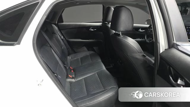 Kia The New K3 2nd generation 2022 Белый из Кореи, фото 3
