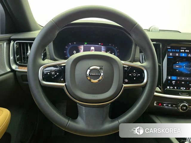 Volvo S60 3rd generation 2023 Белый из Кореи, фото 3