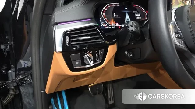 BMW 5 Series (G30) 2022 Черный из Кореи, фото 3